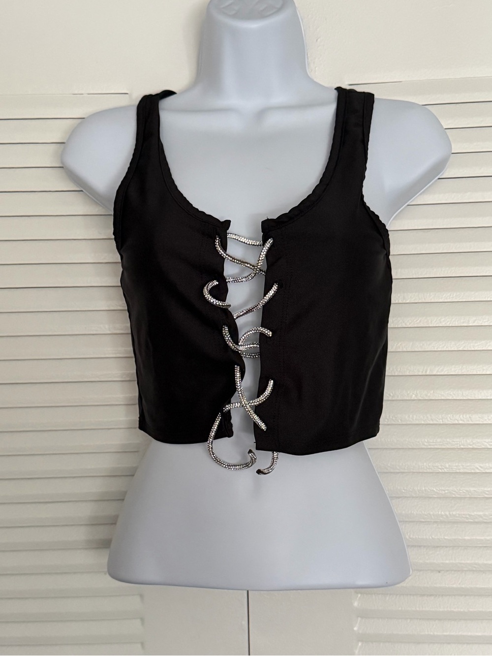 Black Lace-Up Crop Tank Top - Sleek Women's Top size M stretch